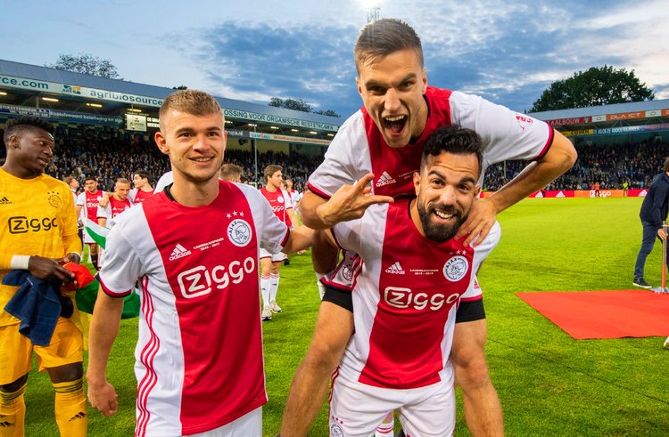 球迷们带来 球迷们带来